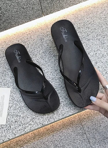Flip-flops female students Korean version outer wear fashion flat bottom non-slip splint sandals clip-on beach slippers sandals
