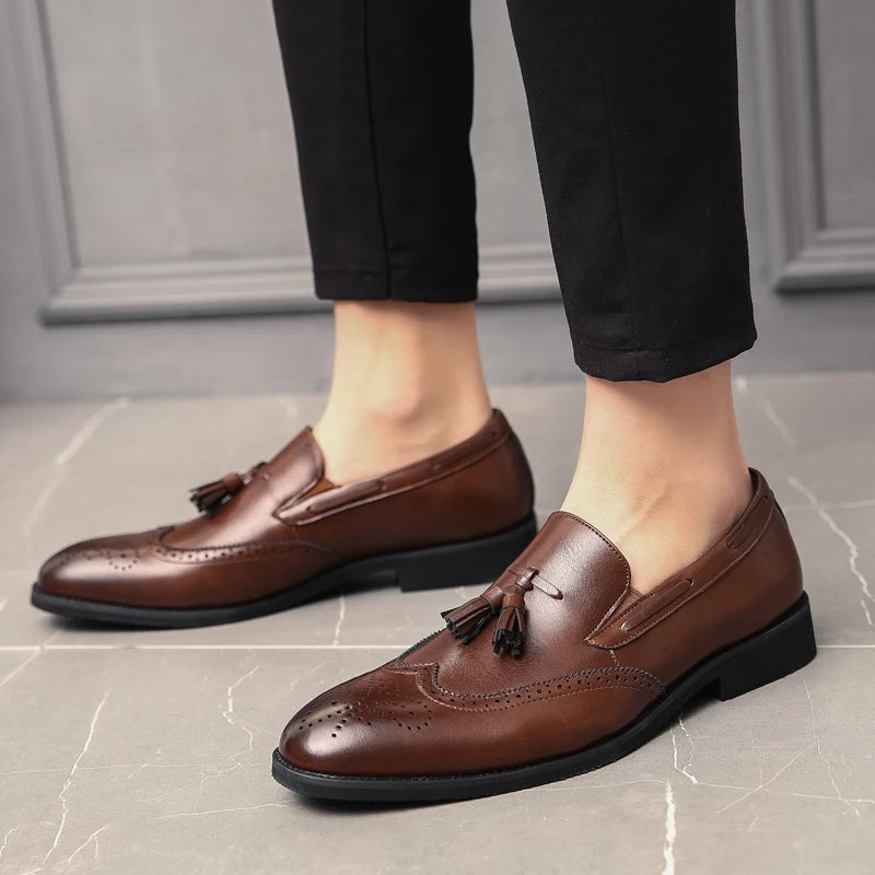 Tassel Carving Loafer Shoes Men Slip on Driving Moccasins Mens Comfortable Leather Shoes Men Wedding Shoes Fashion  Casual Shoes