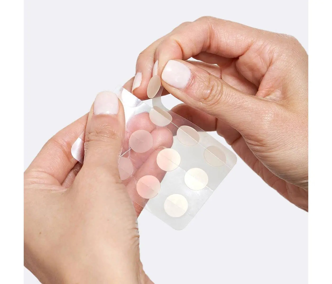 Mighty Patch from Hero Cosmetics is a hydrocolloid acne patch that covers facial acne and blemishes.