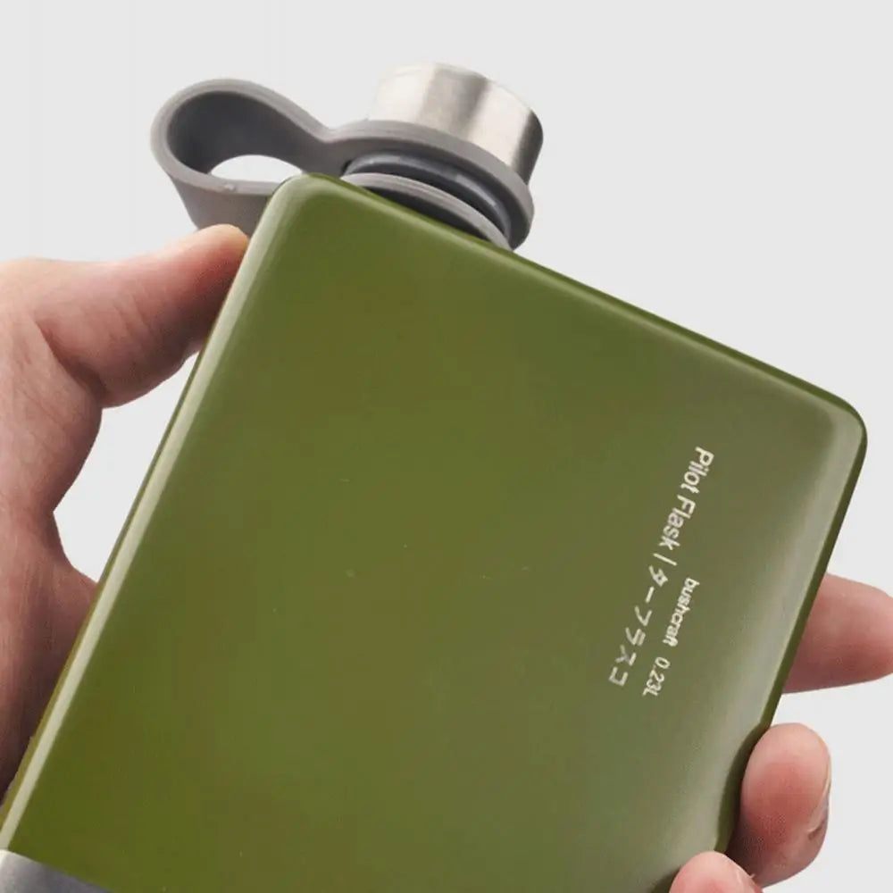 Flat Water Bottles For Travel Leakproof Compact Water Bottle Stainless Steel Reusable Liquor Containers For Beer Beverage Drinks