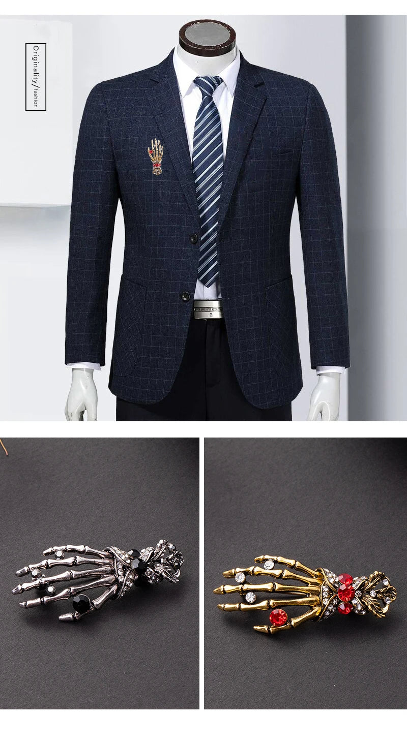 Skull Palm Inlaid Rhinestone Brooch for Men Gothic Fashion Retro Brooches Pin Halloween Day Jewelry Party Boyfriends Gift