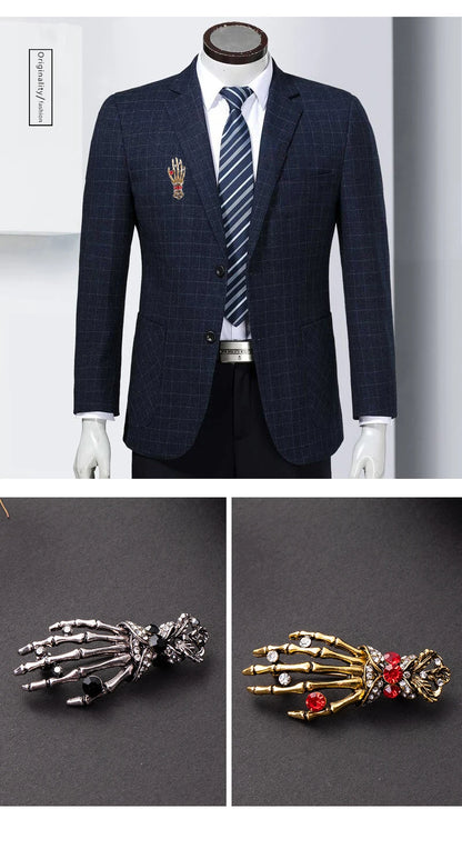 Skull Palm Inlaid Rhinestone Brooch for Men Gothic Fashion Retro Brooches Pin Halloween Day Jewelry Party Boyfriends Gift