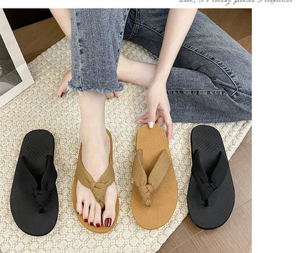 2025 new women's flip-flops, summer fashion, versatile, flip-flops, anti-slip flat beach slippers for women