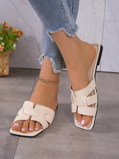 Ladies' fashionable casual flat sandals, versatile outdoor wear, flat slippers for wearing outside