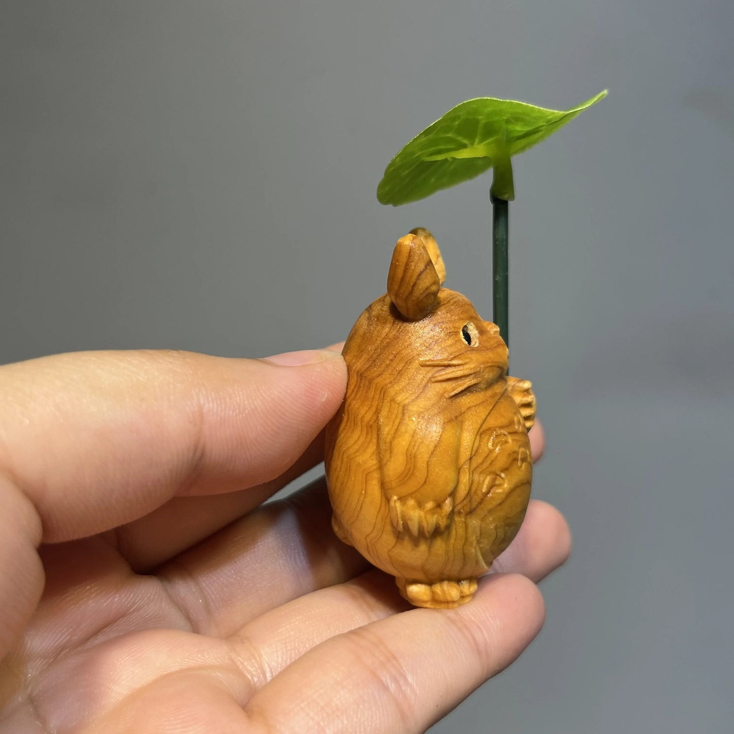 Adorable Handcrafted Oak Wood Cat Sculpture - Artisan-Crafted Detailing, Perfect Miniature Car Decor