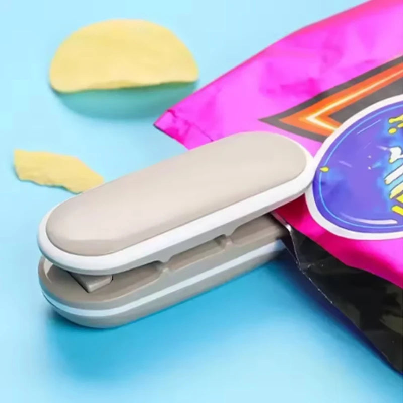 Mini Snack Sealer Small Household Bag Sealer Portable Hand Pressure Heat Sealer Plastic Bag Sealer