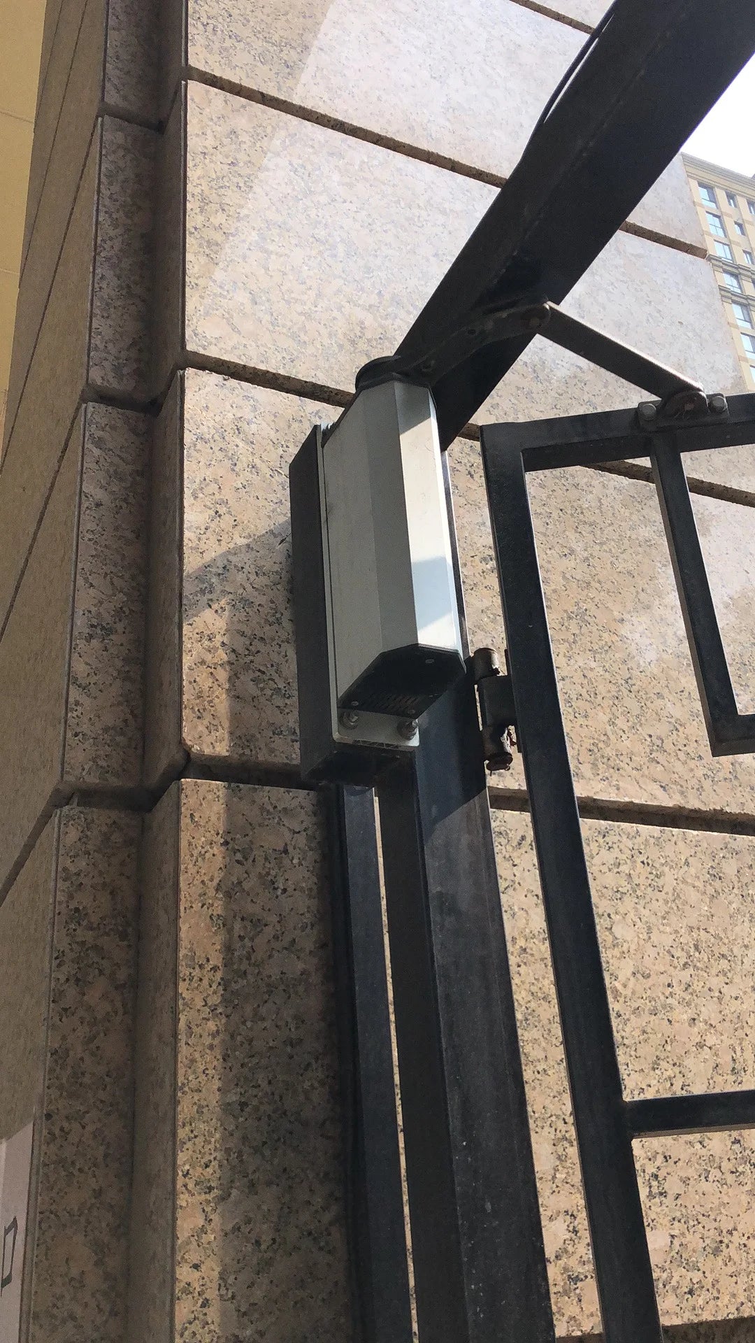 Popular Small Electric Swing Automatic Door Closer No Need Hand Side Mount Garage Door Opener For Home Courtyard Or Community