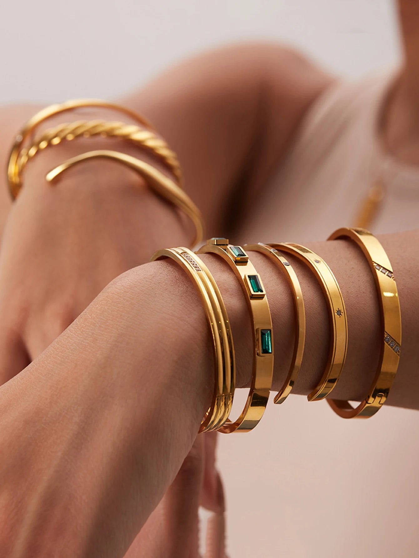 1pc Titanium Steel Gold Bracelet, Fashionable Classic Style, Stainless Steel Bracelet,Inlaid With Zircon,For Womens Daily Wear