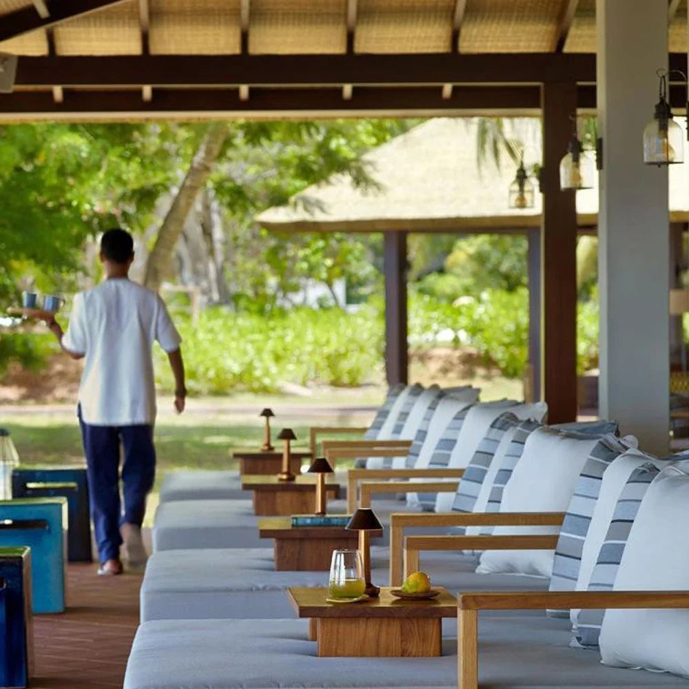 LED Table Light Metal Touch Desktop Decorative Lamp Rechargeable Night Lights For Bar Coffee Table Restaurant Decoration Light