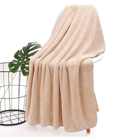 Bathing towel can be worn by women and can be wrapped around household items. Men are more than 100% cotton, absorbent and quick