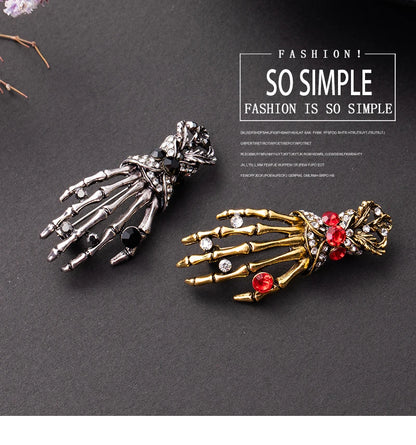 Skull Palm Inlaid Rhinestone Brooch for Men Gothic Fashion Retro Brooches Pin Halloween Day Jewelry Party Boyfriends Gift
