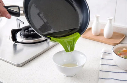 Creative Anti-spill Silicone Slip on Pour Soup Spout Funnel for Pots Pans And Bowls and Jars Kitchen Gadget Tool YY099