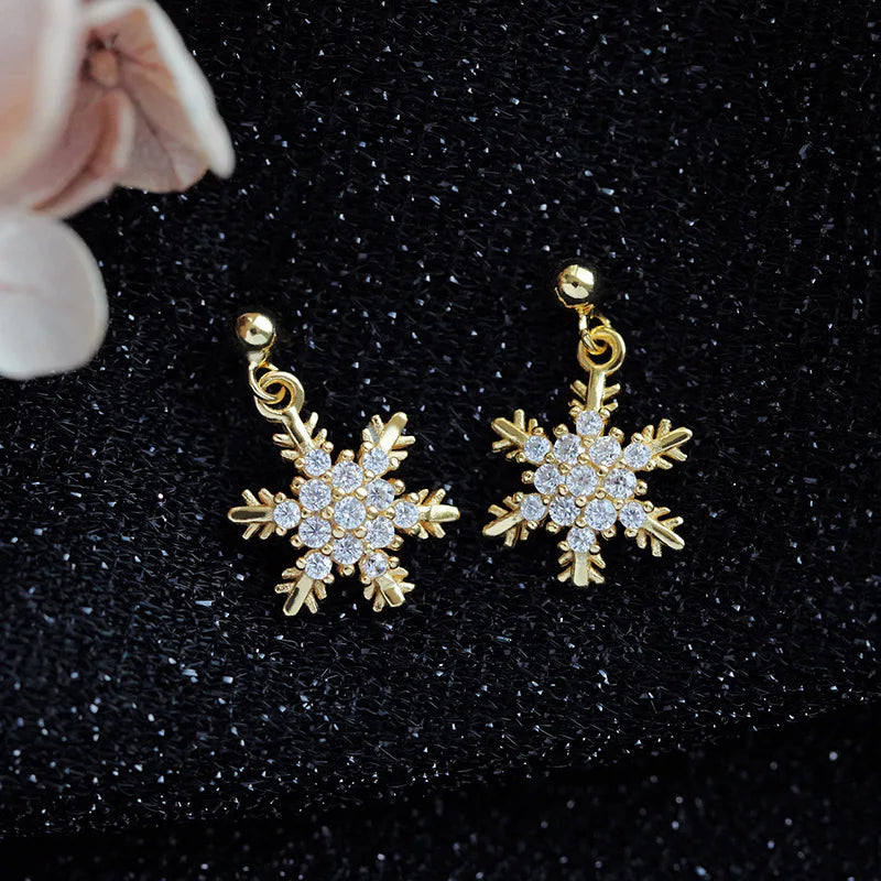 2025 Korean Stud Earrings Autumn Winter Sweet Snowflake Ear Ring Simple Creative Earrings Small Christmas Ear Jewelry