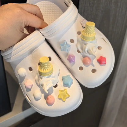 The New Summer Style of Fresh Crocs Features A High-end and Fashionable Floral Design with Ice Cream and Decorative Buckles