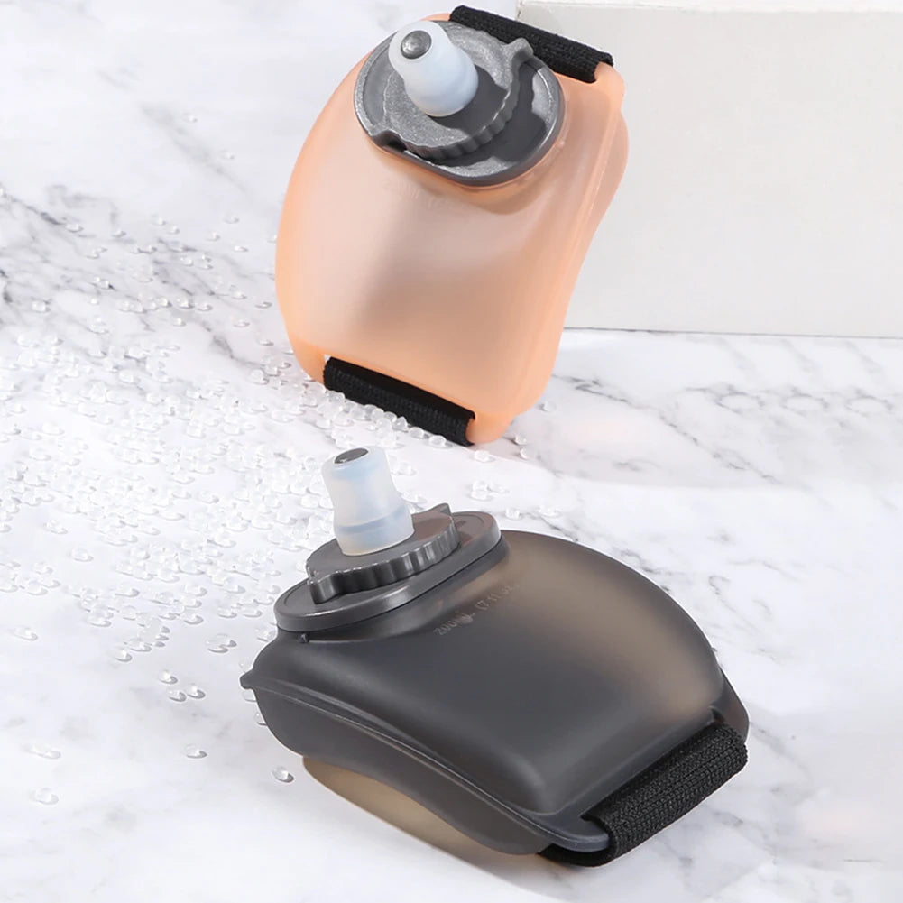 200ml Wrist Water Bottle Silicone Water Bottle Lightweight Sports Water Bottle Wrist Hydration Tool for Marathon Mountaineering