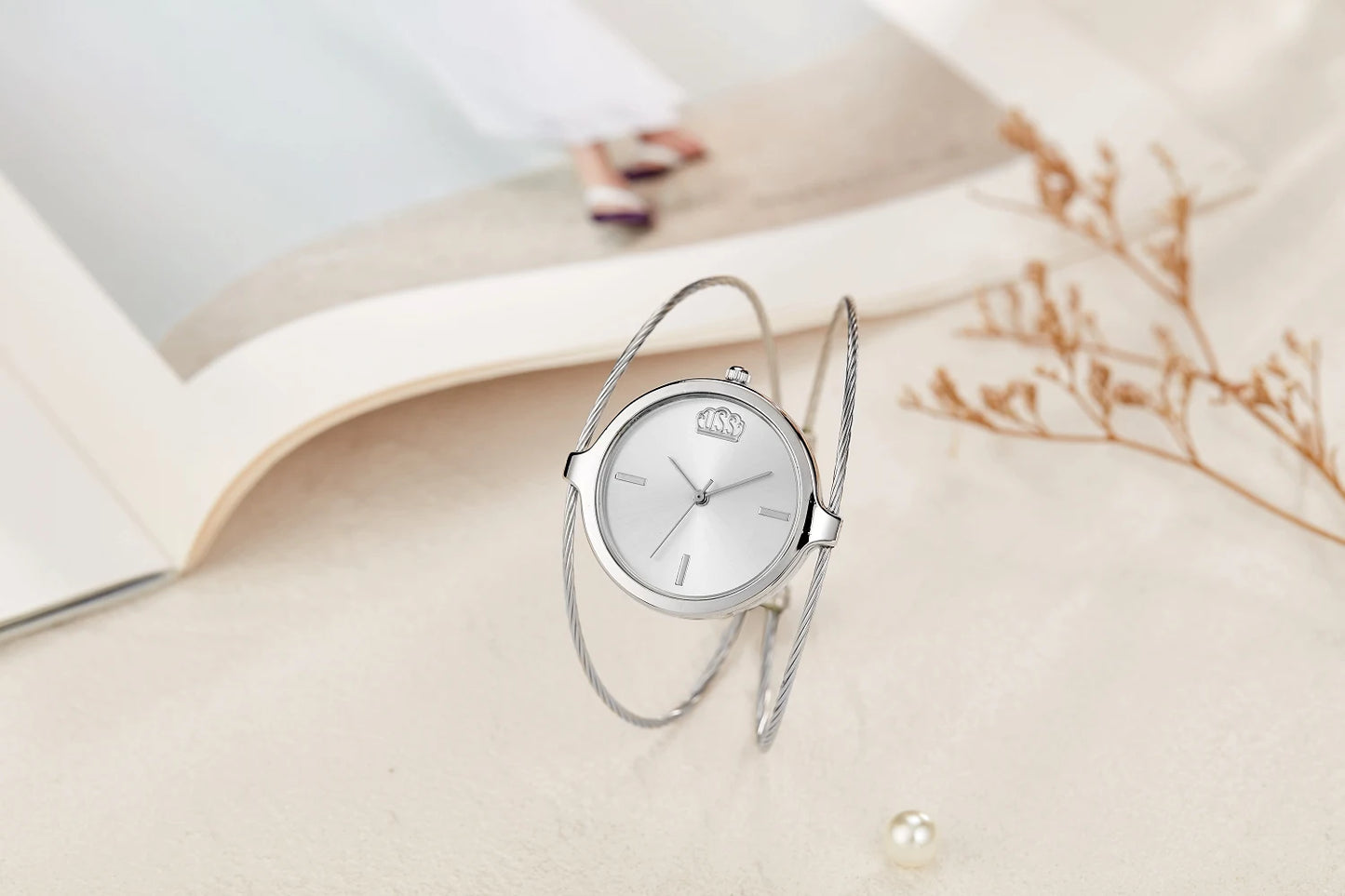 Fashion casual ladies quartz watch, round bracelet watch, elegant alloy ladies watch, quartz watch.