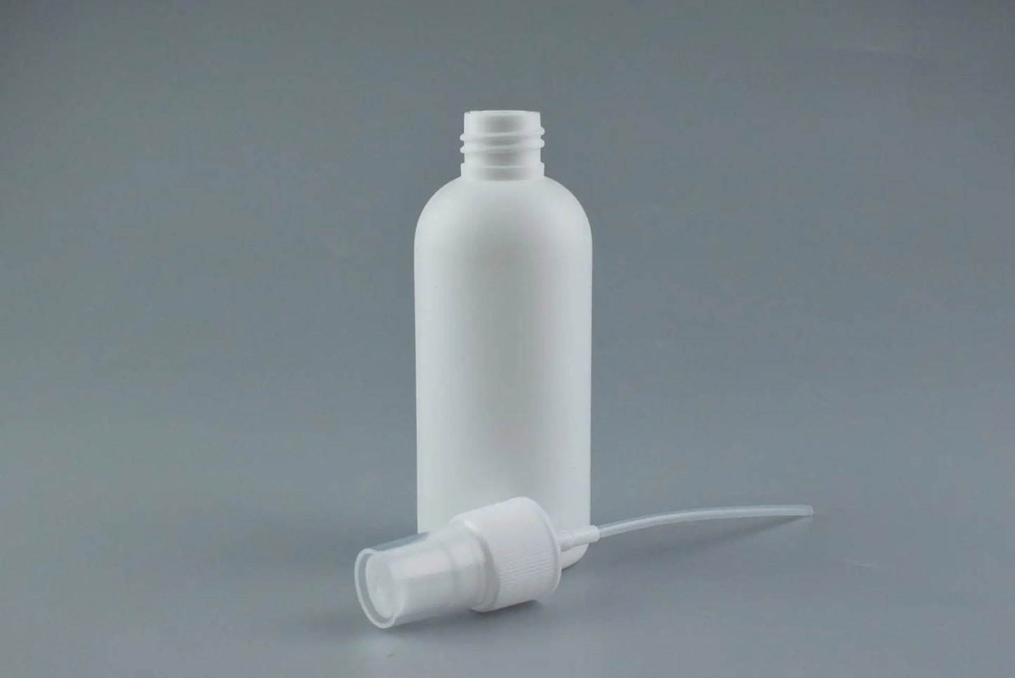 300ml 500ml 16OZ empty  white pe Sprayer, platic stream bottle with trigger ,adjustable nozzle