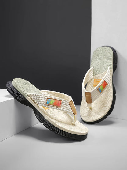 Men’s flip - flops, featuring a knitted upper with a colorful label, a two - colored sole, simple and stylish, in a casual style