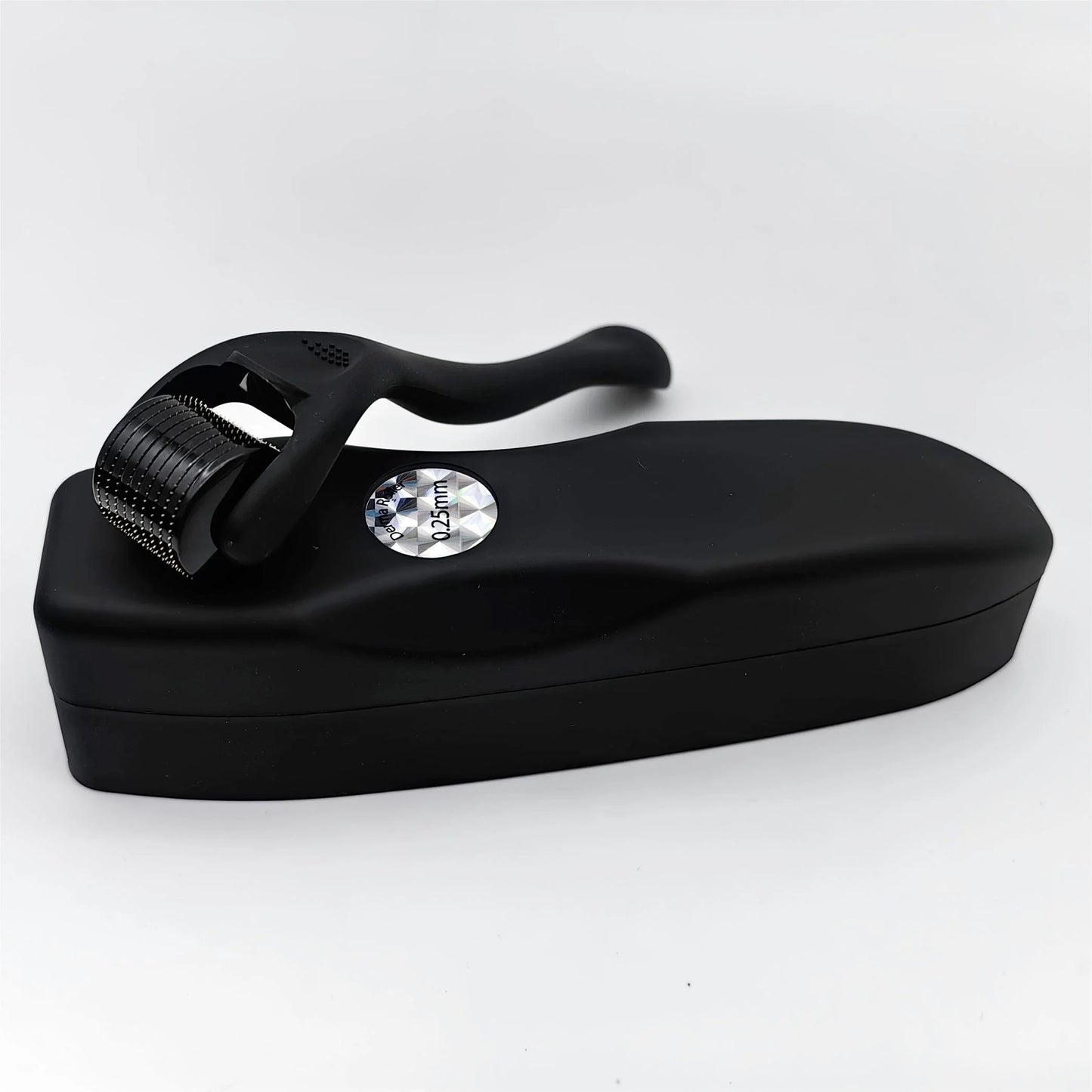 0.25mm Titanium 540 Microneedle Derma Roller for Face Hair Beard Matte Black Handle 540 Microneedle Roller