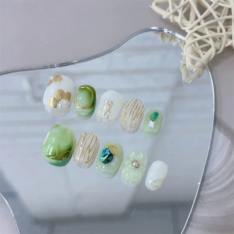 Handmade Fake Nails Press On Relief Daisy Design Short Round Head Press on Nails Reusable Artificial Manicure Gilded Finger Tips