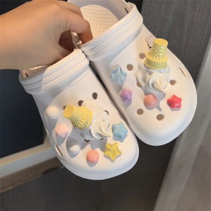 The New Summer Style of Fresh Crocs Features A High-end and Fashionable Floral Design with Ice Cream and Decorative Buckles