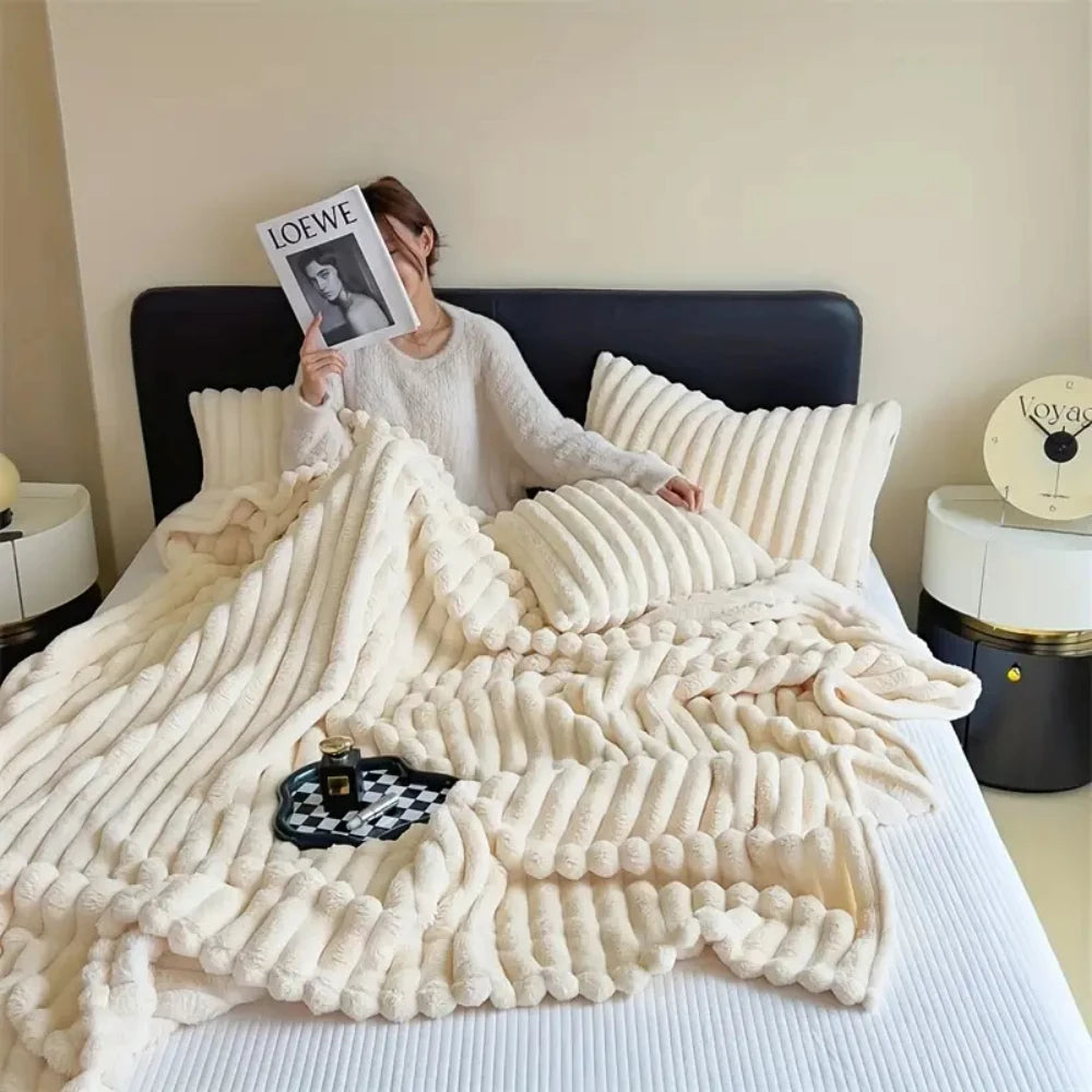 Winter Thick Warm Fleece Blanket Lightweight Luxury Solid Color Multifunctional Rabbit Fleece Blanket Bedroom Living Room Blanke