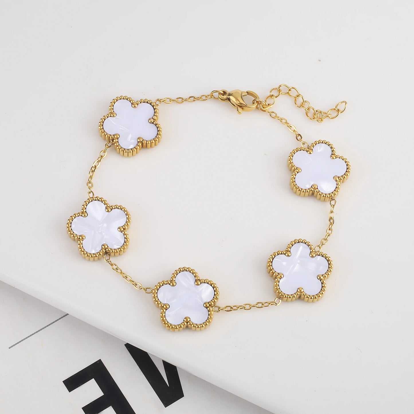 High Quality Hot Selling Plum Blossom Plant Five Leaf Flower Sweater Chain Bracelet Necklace Jewelry Set Stainless Steel Women's