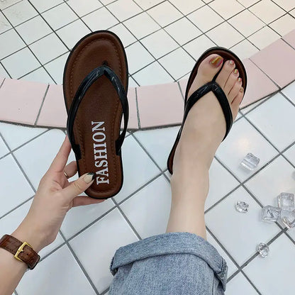 Flip-flops female students Korean version outer wear fashion flat bottom non-slip splint sandals clip-on beach slippers sandals