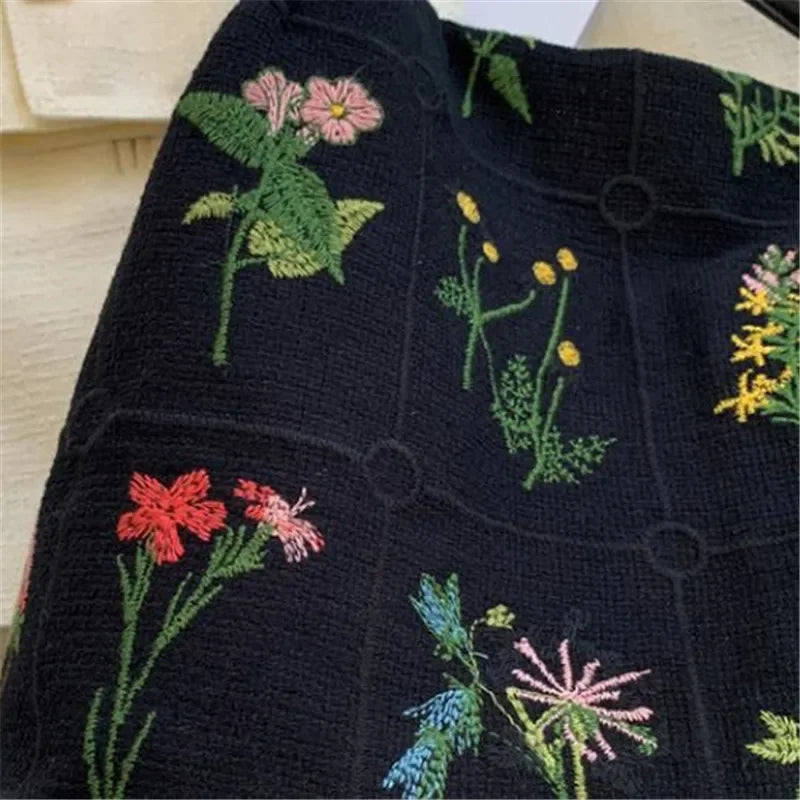 Street Trend Embroidered Totes Bags for Women Large Capacity Canvas Handbag Shoulder Bag Female Commuting Bucket Bag