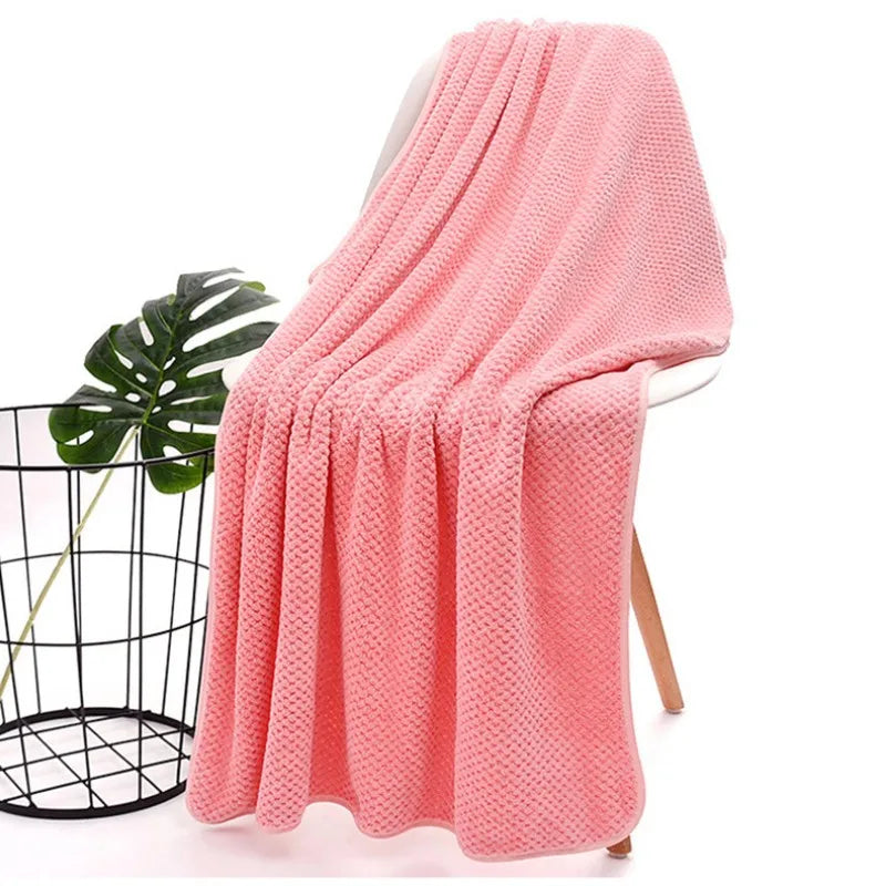 Bathing towel can be worn by women and can be wrapped around household items. Men are more than 100% cotton, absorbent and quick