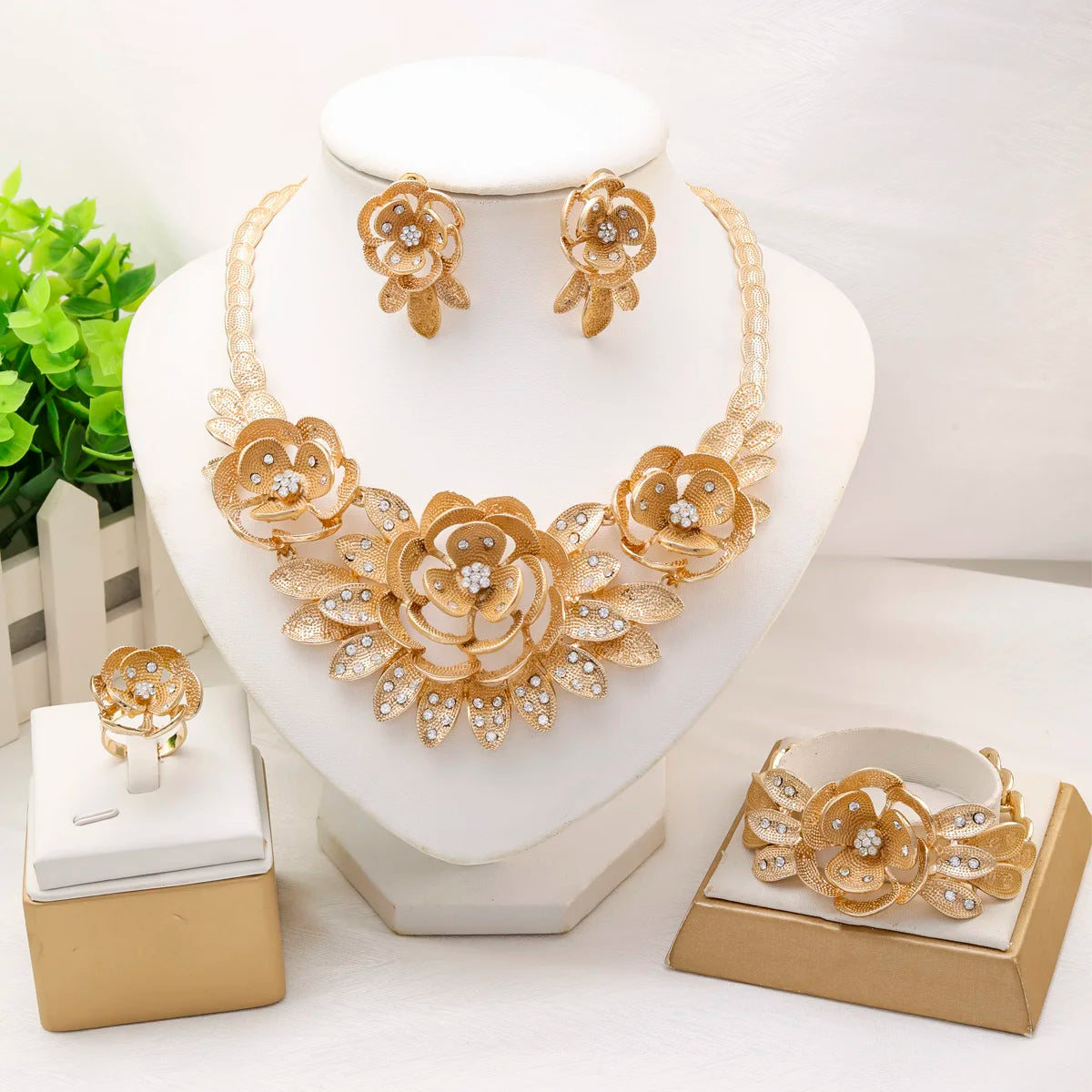 Jewelry Sets for Women Flower Pendant Necklace 18k Gold Plated Fashion Design Earring Bracelet Ring Sets Exquisite Gifts