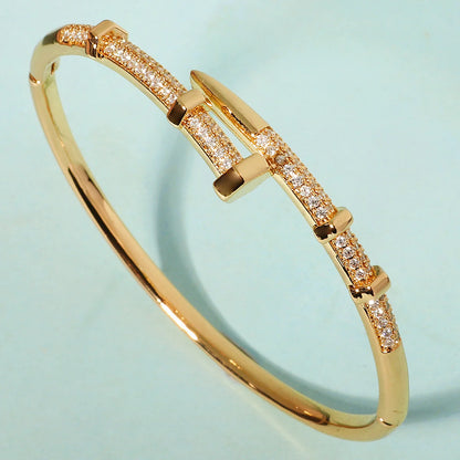 Classic Stainless Steel Woman's Nail Bracelet Europe and the United States Popular Bracelets Sparkling Zircon Bangle As A Gift