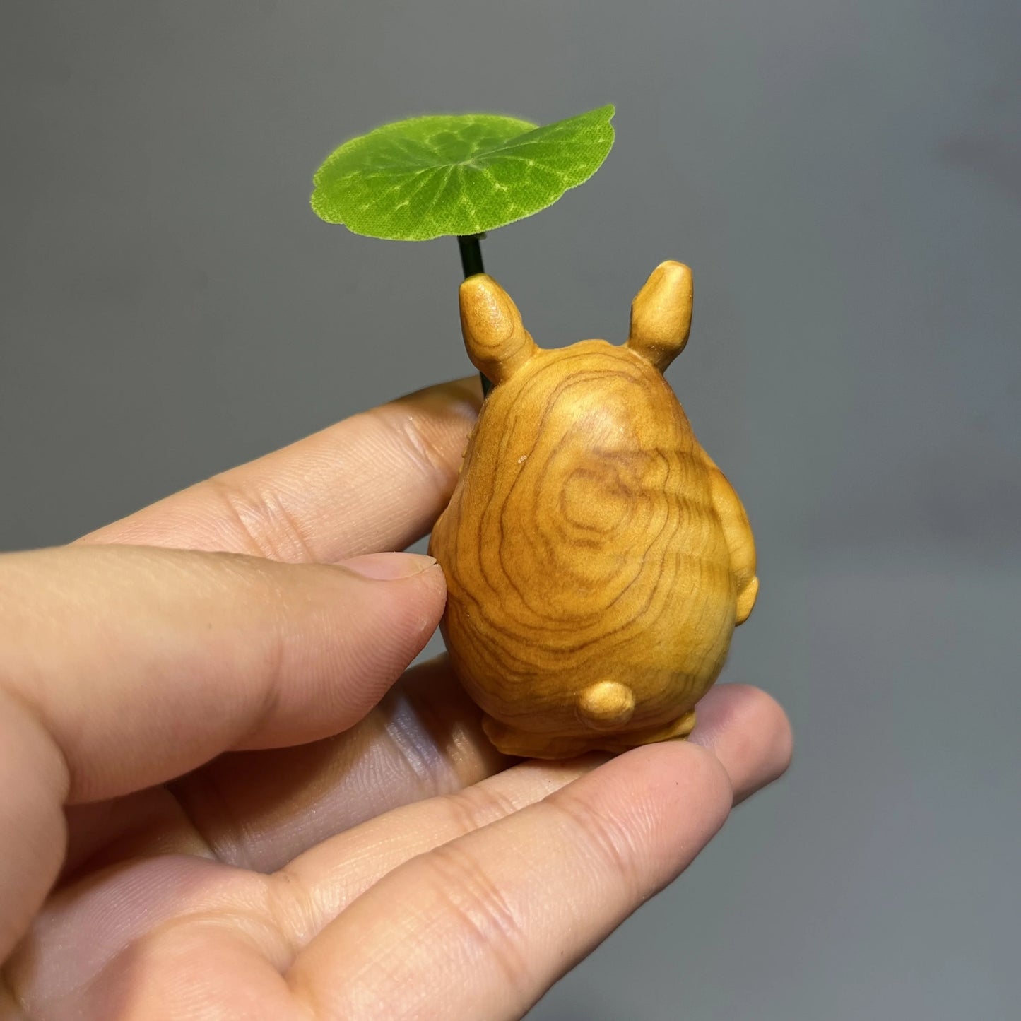 Adorable Handcrafted Oak Wood Cat Sculpture - Artisan-Crafted Detailing, Perfect Miniature Car Decor