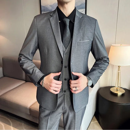 Men's suit is a three-piece set of outerwear, jacket and trousers for business banquets and other occasions