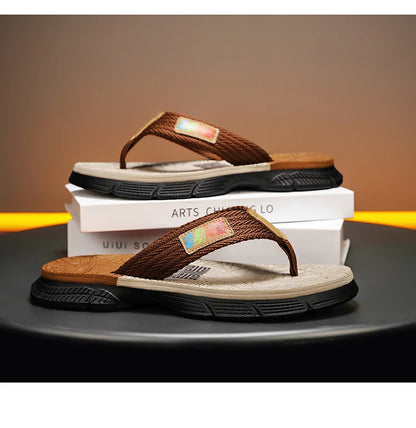Men’s flip - flops, featuring a knitted upper with a colorful label, a two - colored sole, simple and stylish, in a casual style