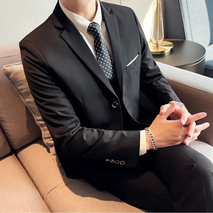 Men's suit is a three-piece set of outerwear, jacket and trousers for business banquets and other occasions