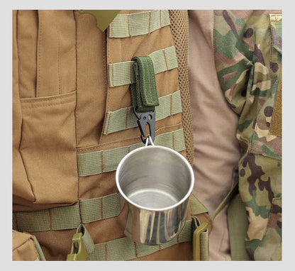 2pcs Tactical Hook Buckle, Mountaineering Hook Buckle Key Bag Accessories Hook Buckle Strap, Triangle Keychain for Outdoor Use