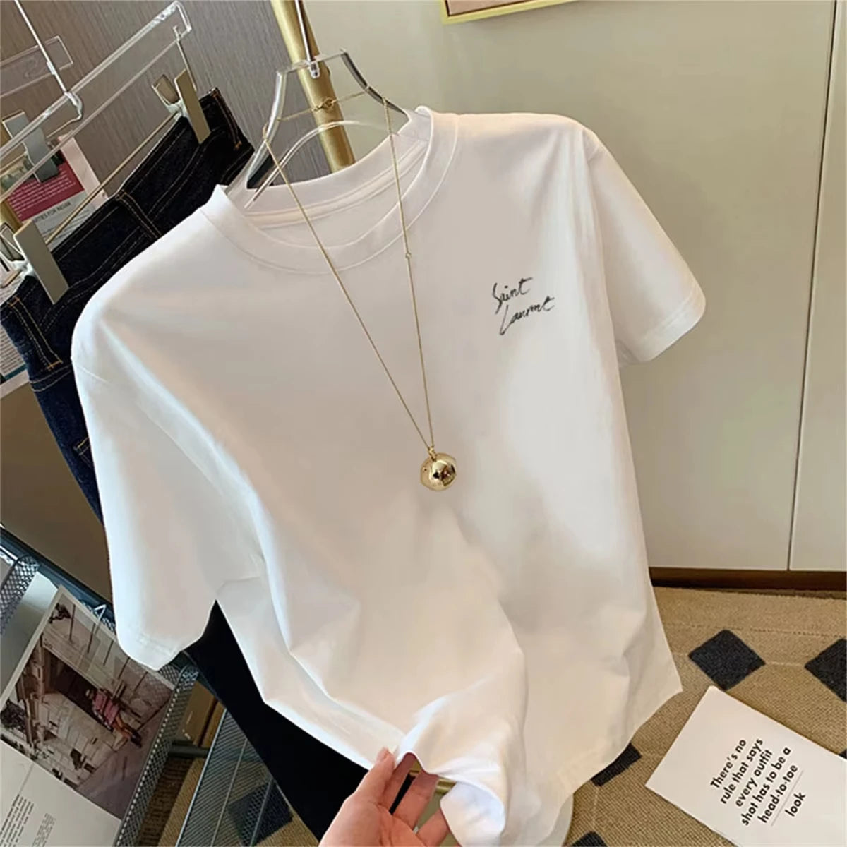 The New Designs of Short-sleeved T-shirts for Both Men and Women in The Summer of 2025 Are Trendy, Fashionable, Laid-back