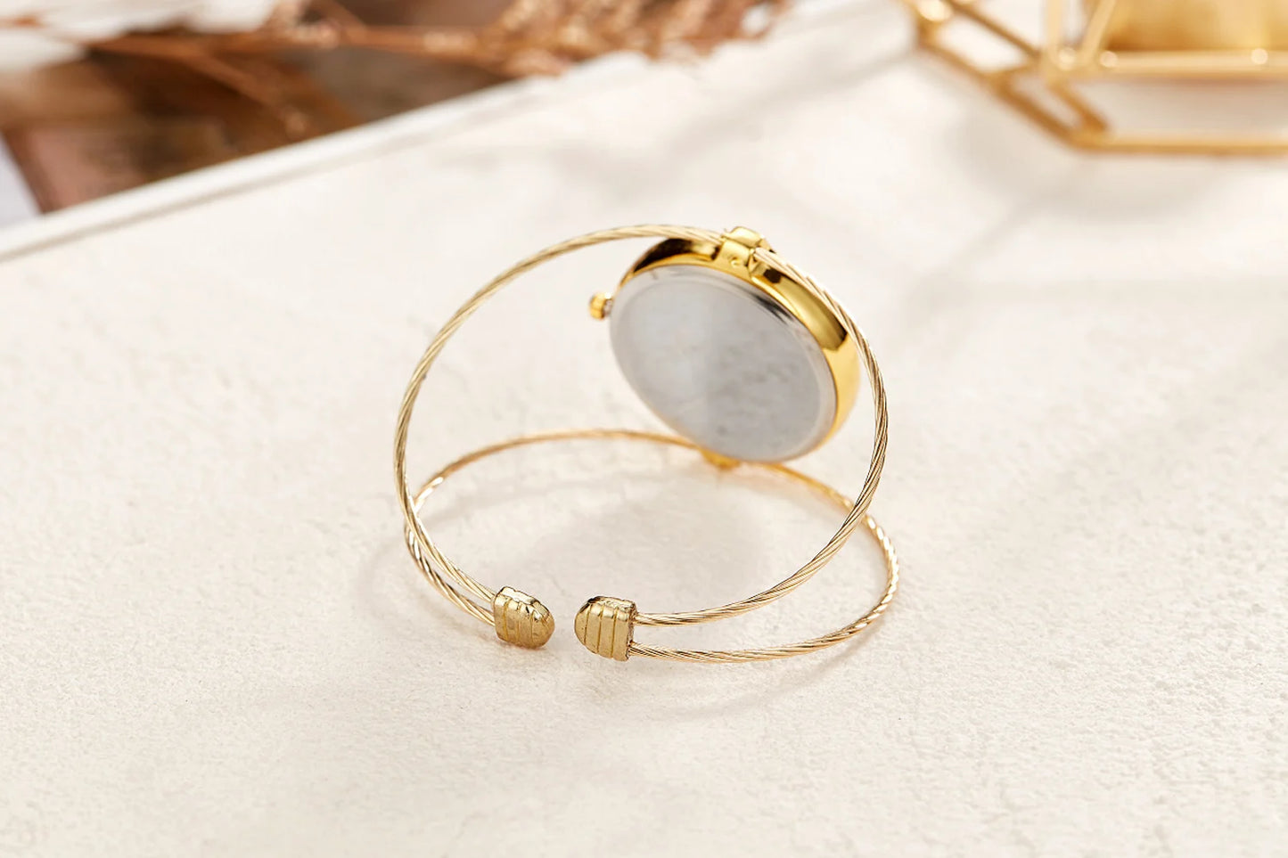 Fashion casual ladies quartz watch, round bracelet watch, elegant alloy ladies watch, quartz watch.