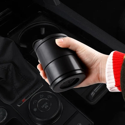 Car ashtray large capacity, convenient, compact and does not take up much space, so the car can be suitable for all models.