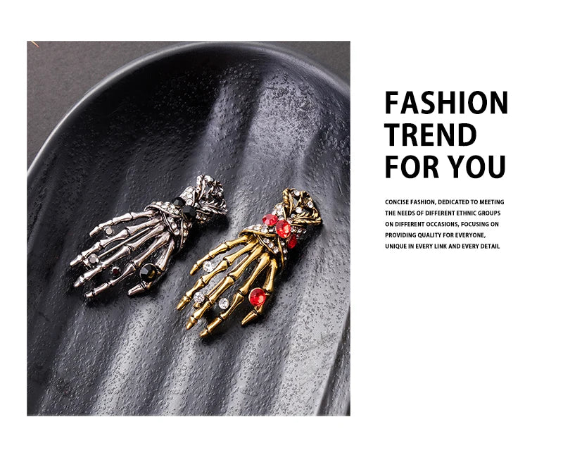 Skull Palm Inlaid Rhinestone Brooch for Men Gothic Fashion Retro Brooches Pin Halloween Day Jewelry Party Boyfriends Gift