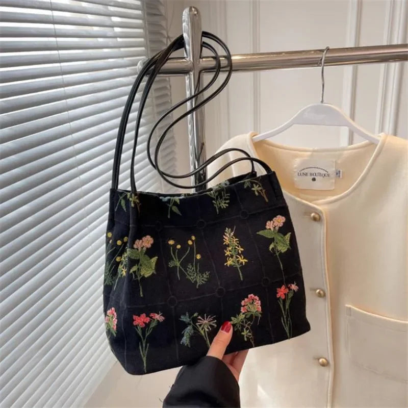 Street Trend Embroidered Totes Bags for Women Large Capacity Canvas Handbag Shoulder Bag Female Commuting Bucket Bag