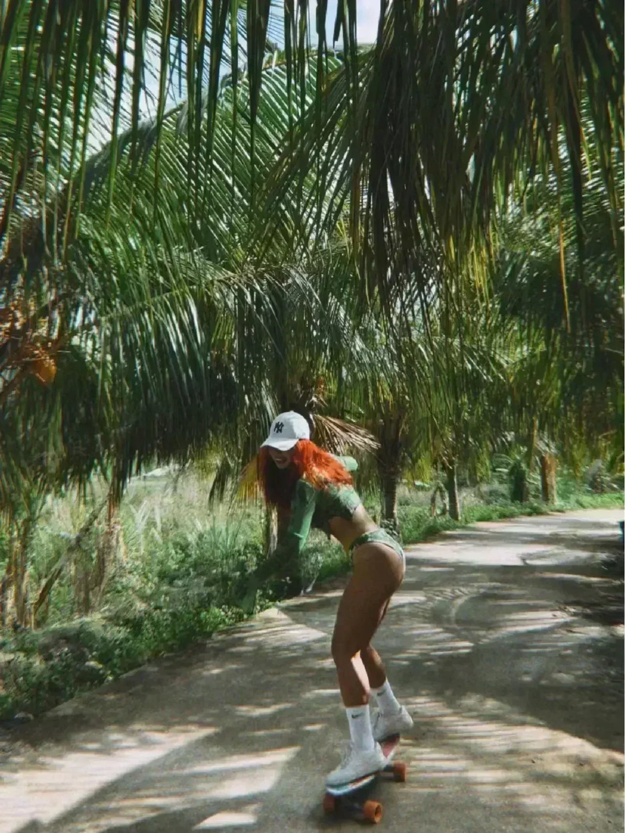 Short-sleeved T-shirts for men are a trendy summer fashion choice, featuring loose and casual prints from trendy brands