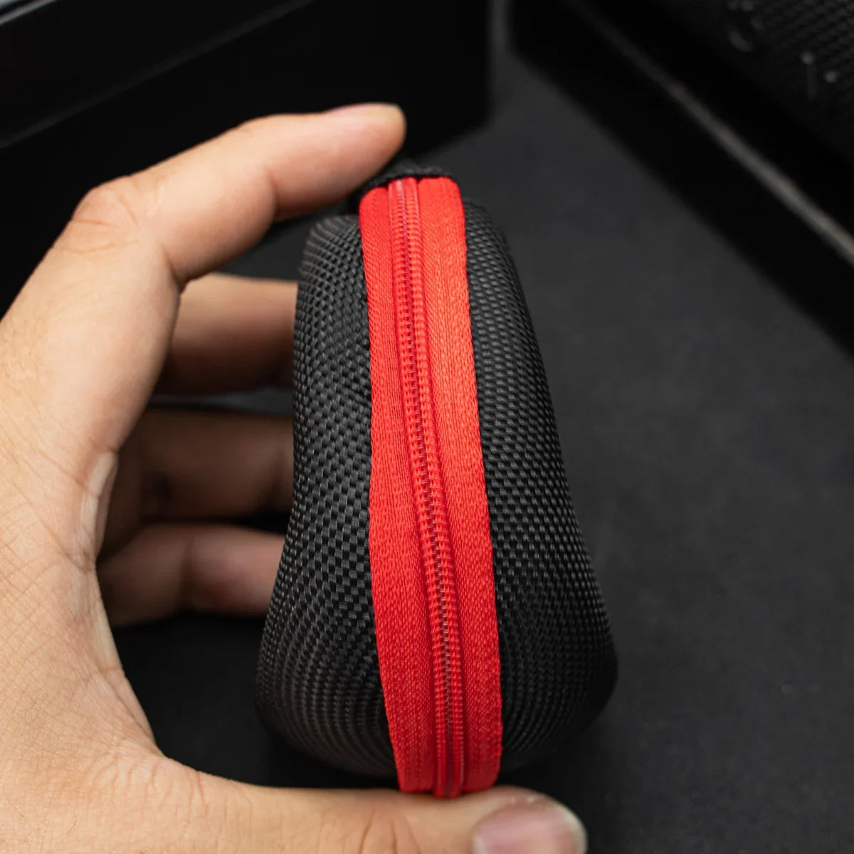 Portable EVA Single Watch Travel Case Watch Storage Organizer Box Watch Holder Waterproof for Smartwatches Zippered Container