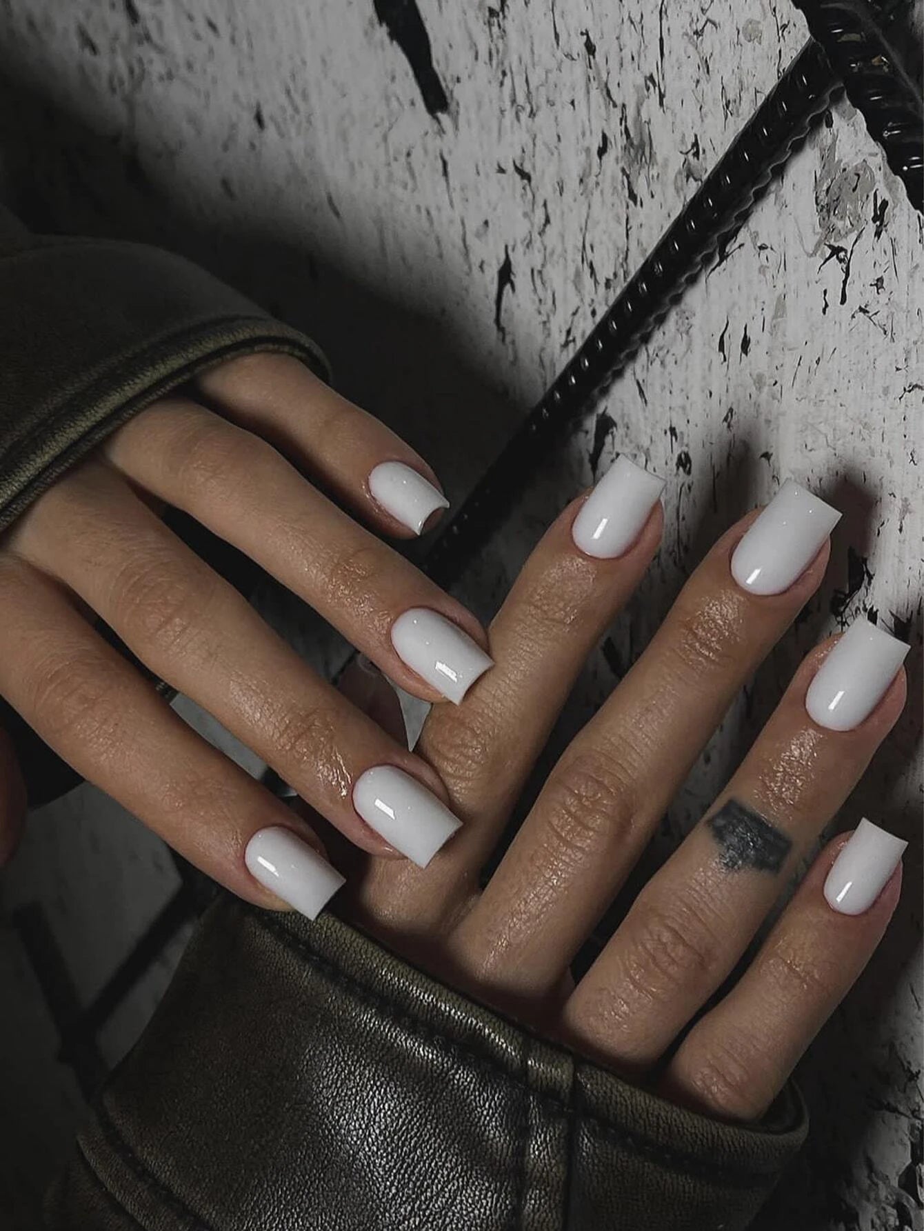 ARTAUG 24pcs Medium Press On Nails Square Black High Saturation Nail Charms Press On Nails Cover Fake Nail Set