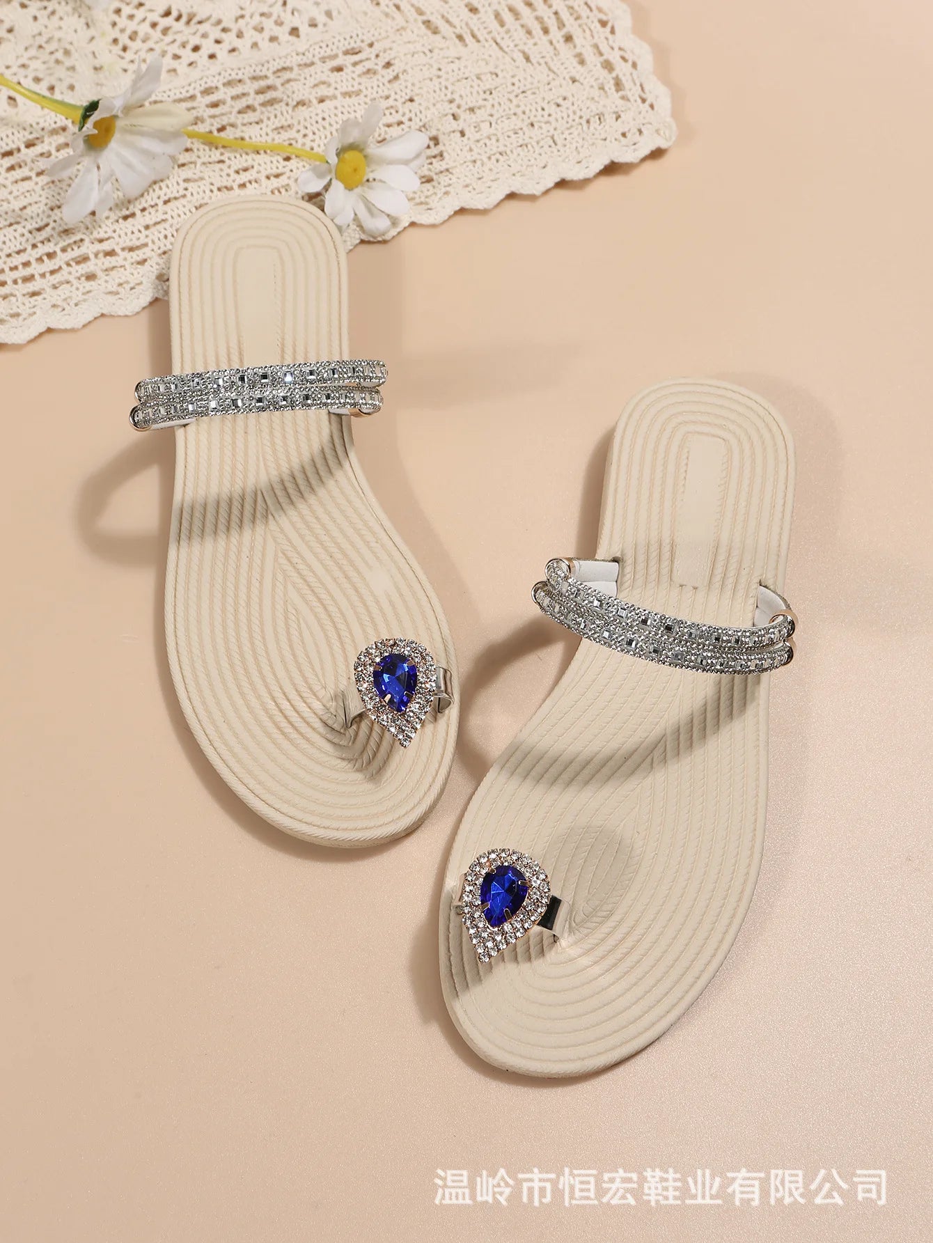 Flip-flops women 2024 summer new two-wear beach sandals European and American rhinestones soft soles flat slippers