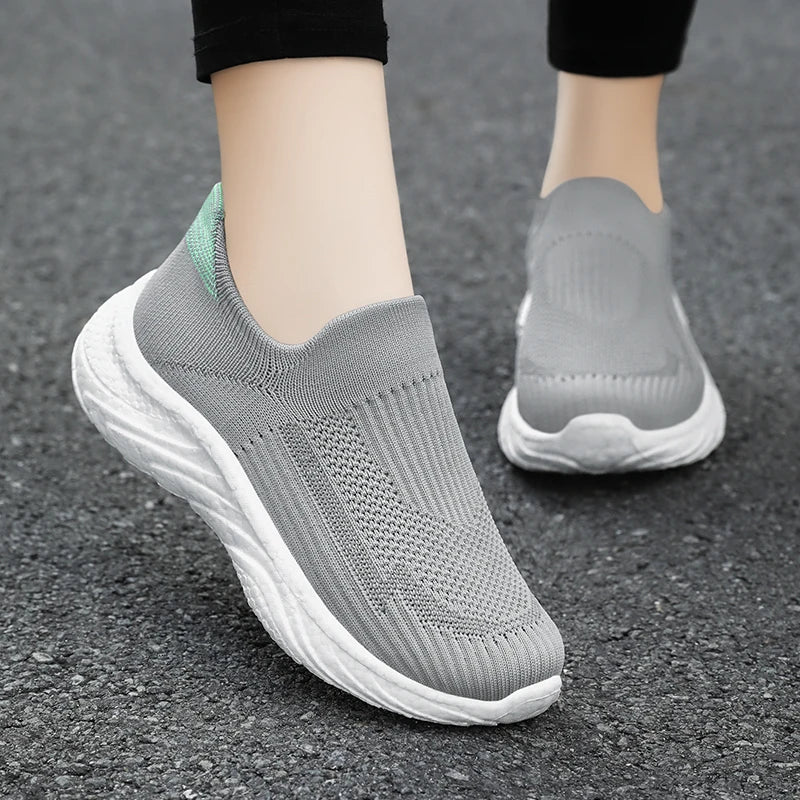 Women's shoes are lightweight, breathable, and casual sports shoes for summer. They are soft and come with free shipping