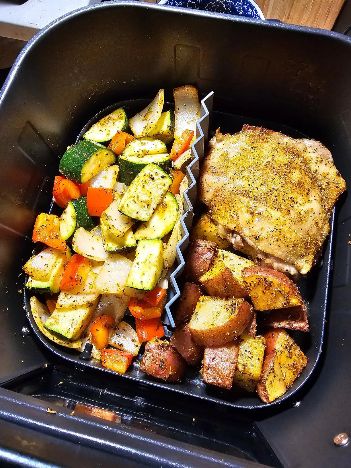 Dishwasher safe Square Silicone Air Fryer Liner Reusable Heat Resistant eazy clean air fryer silicone liners with divider