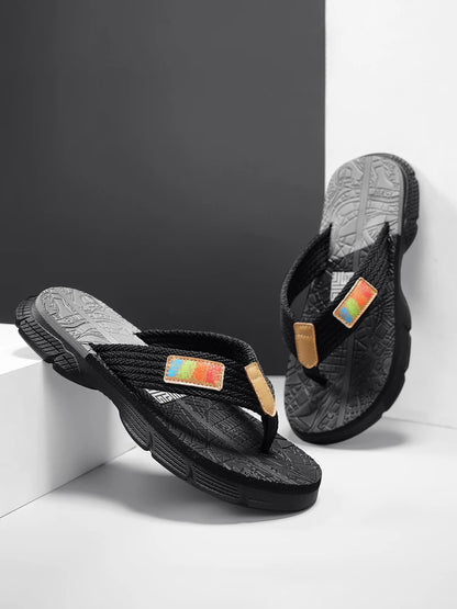Men’s flip - flops, featuring a knitted upper with a colorful label, a two - colored sole, simple and stylish, in a casual style