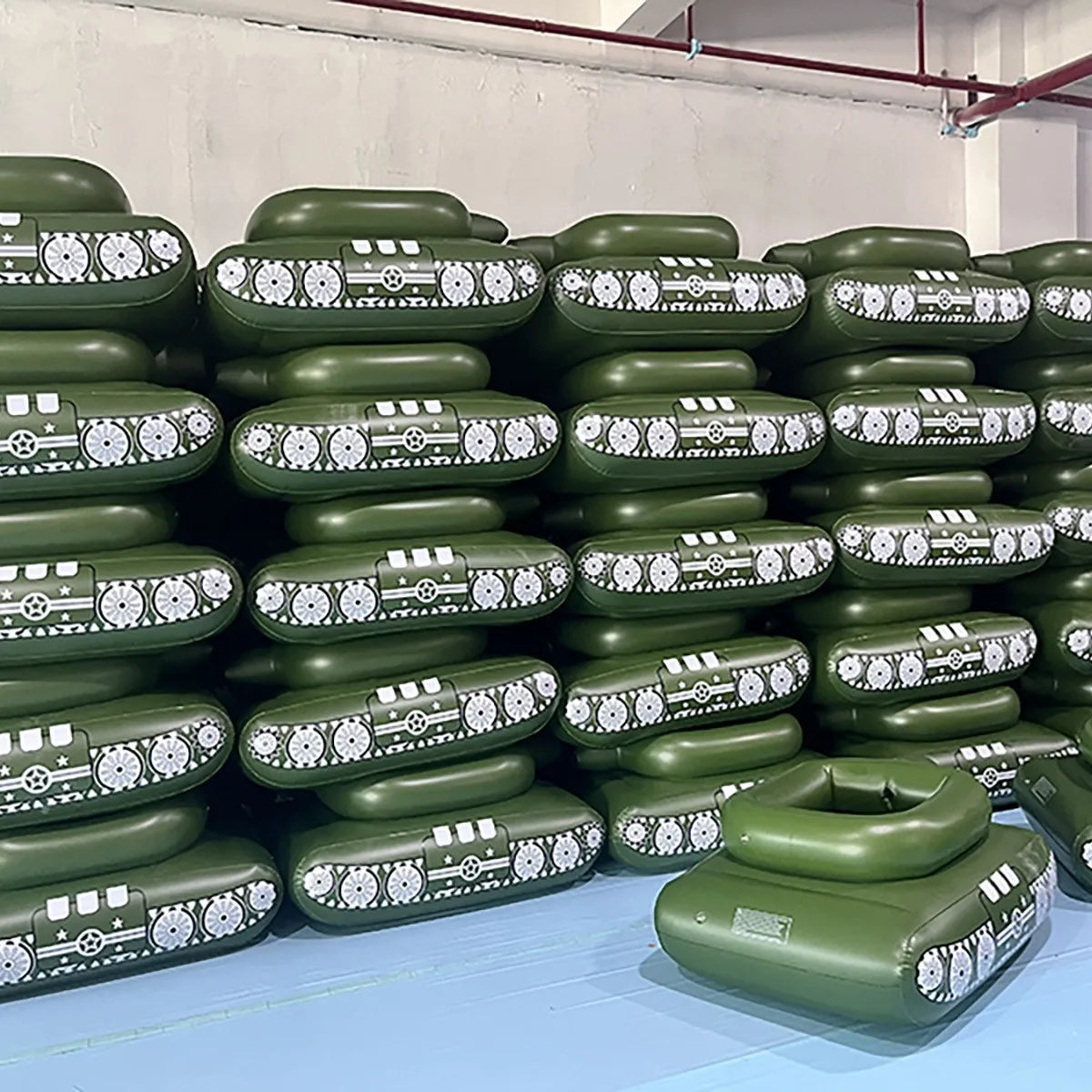 PVC inflatable tank water spray truck  water battle  water spray toy   pool water play   water gun  floating row